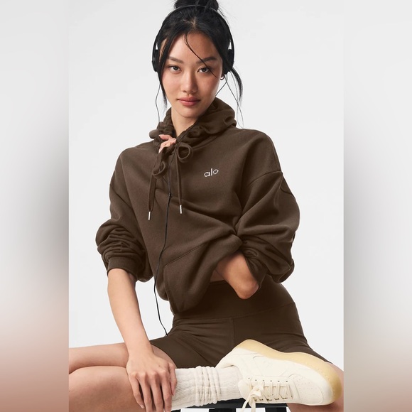 ALO Yoga Tops - NWT Alo Accolade Hoodie in Espresso